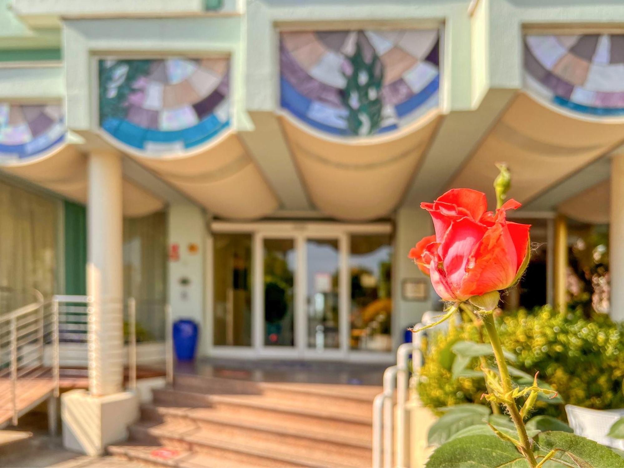 Hotel Losanna Gabicce Mare Exterior photo