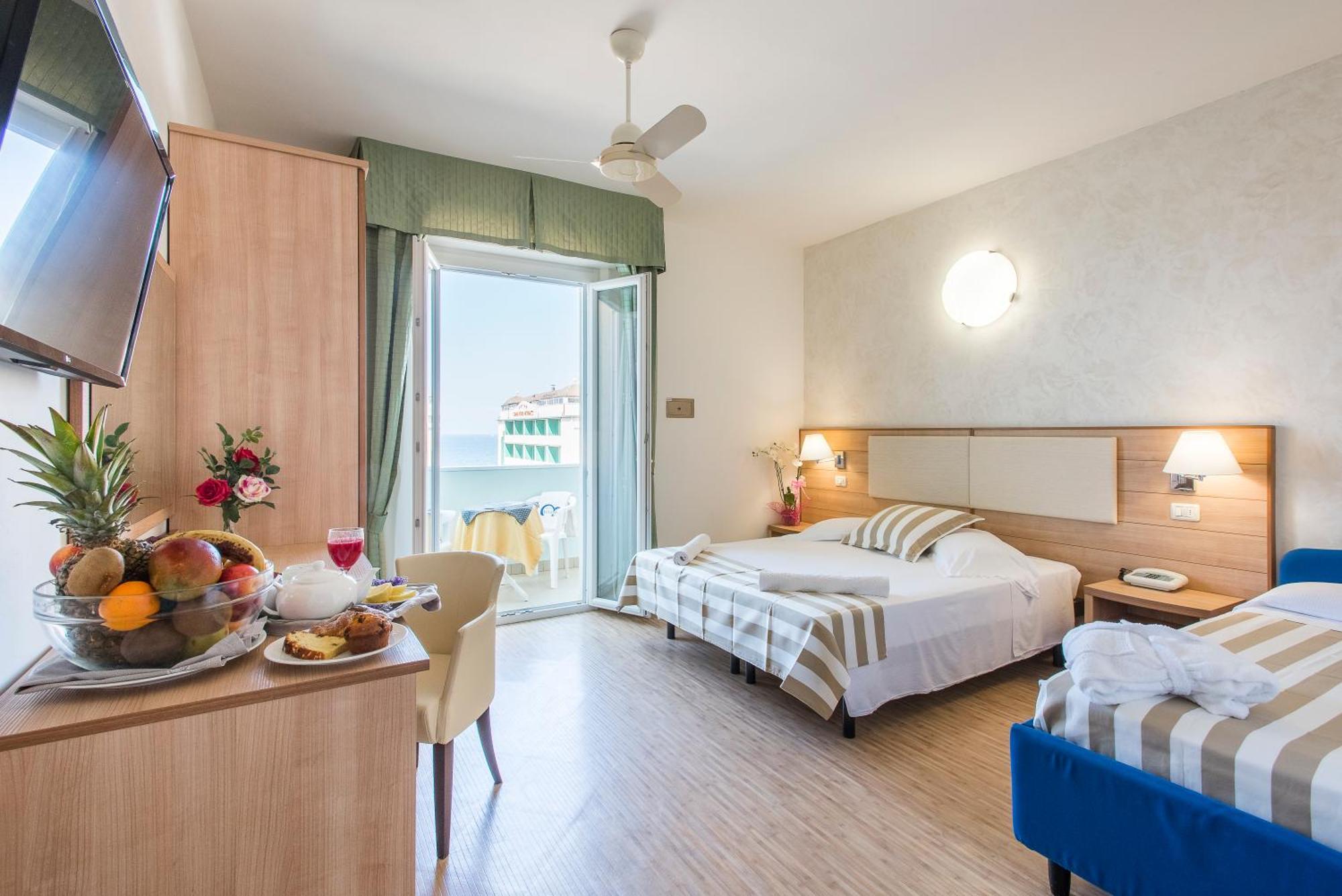 Hotel Losanna Gabicce Mare Exterior photo