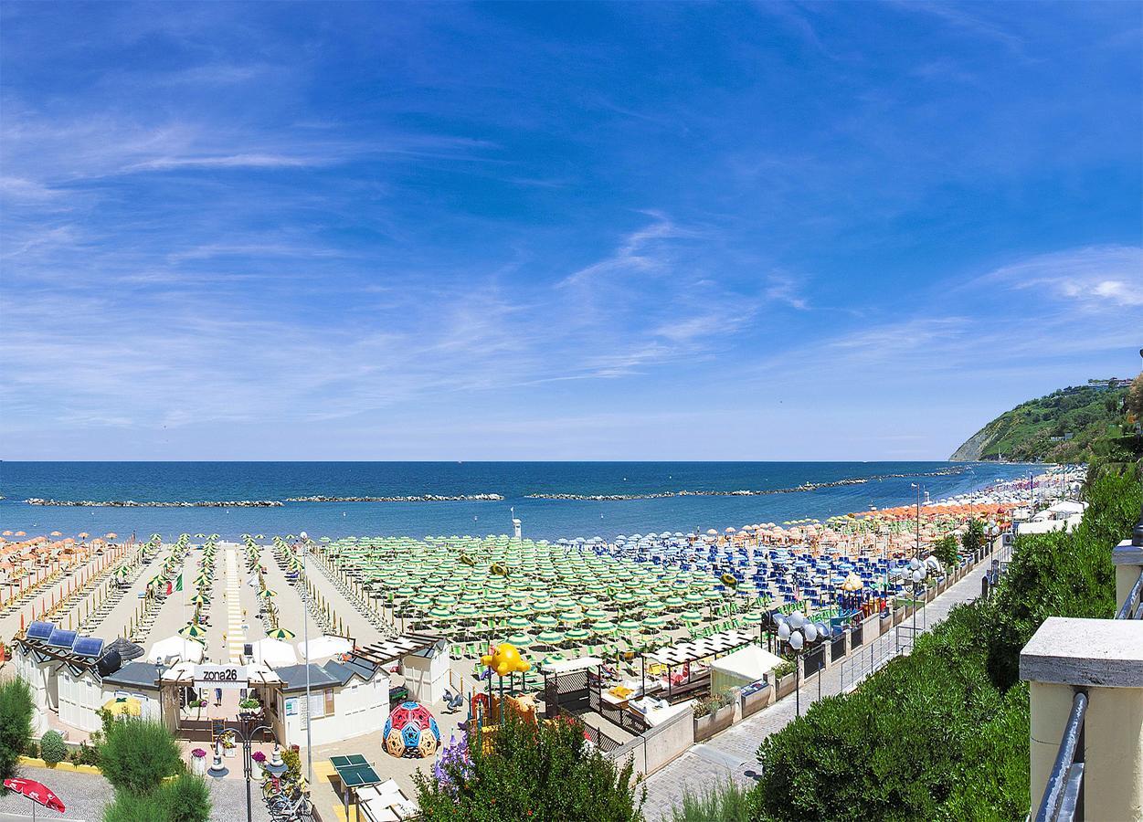 Hotel Losanna Gabicce Mare Exterior photo